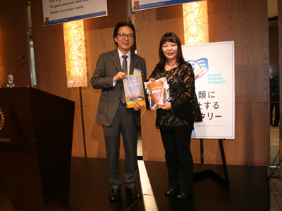 バナー交換の様子